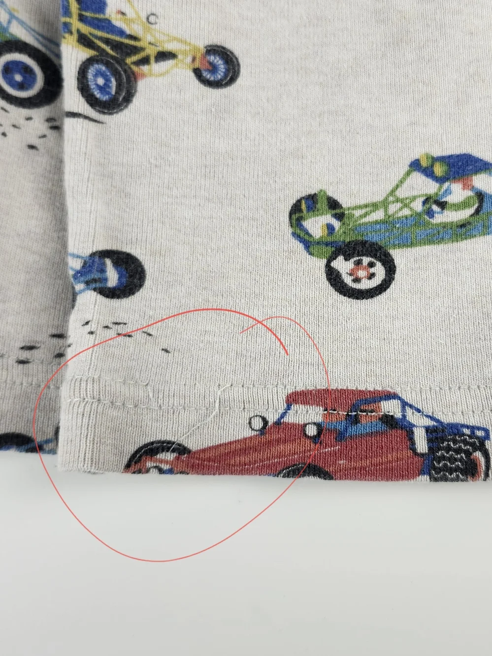 Hanna Andersson Cream Race Car Print Pajama Set with Red Green Blue Cars